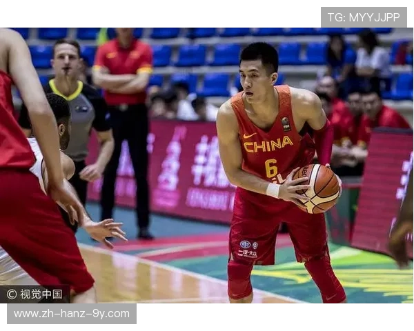 中国男篮力克强敌晋级亚洲杯四强 郭艾伦领衔全队展现出色团队配合